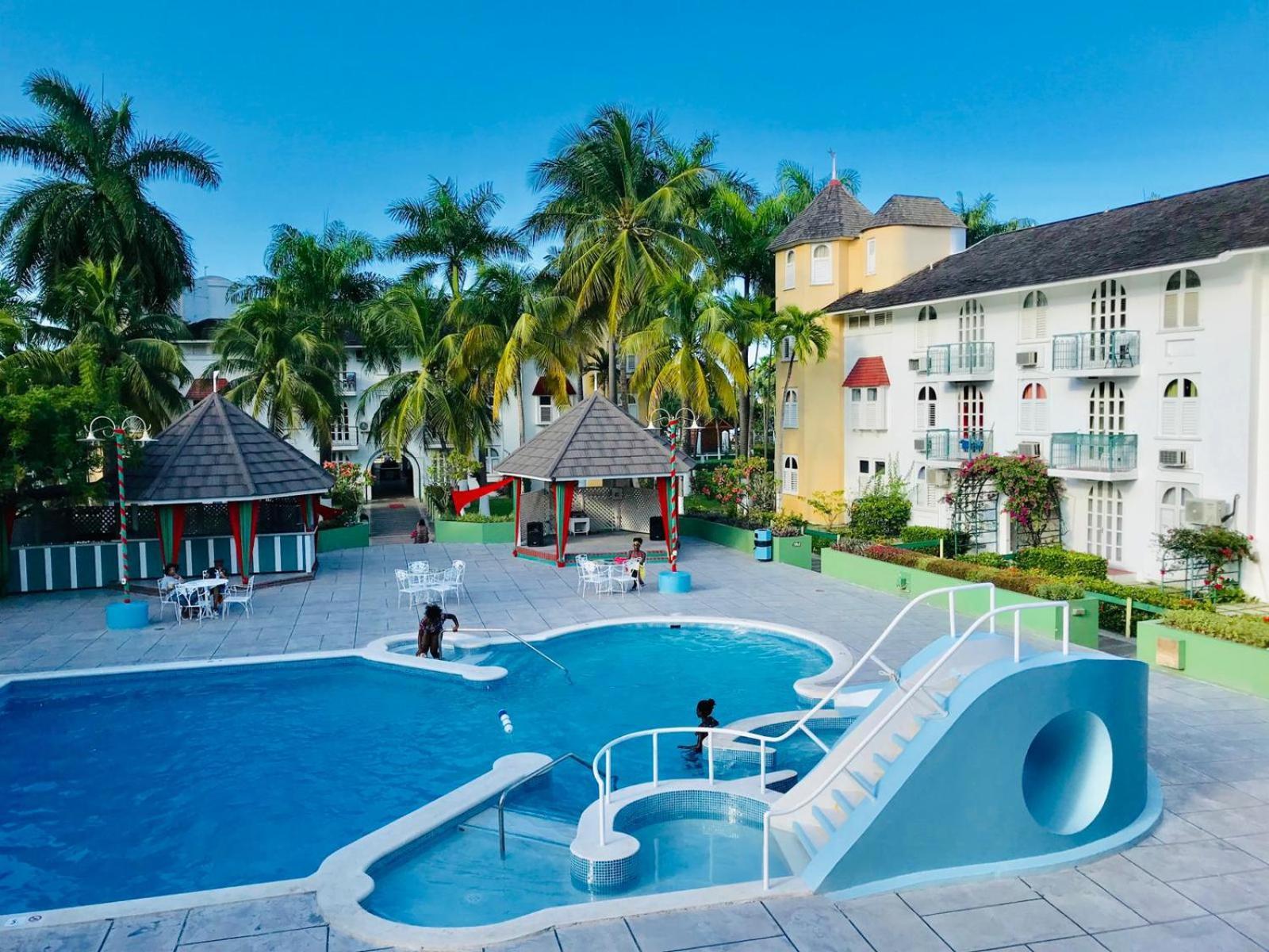 Beach Penthouse A25 Sandcastles Ocho Rios Kültér fotó