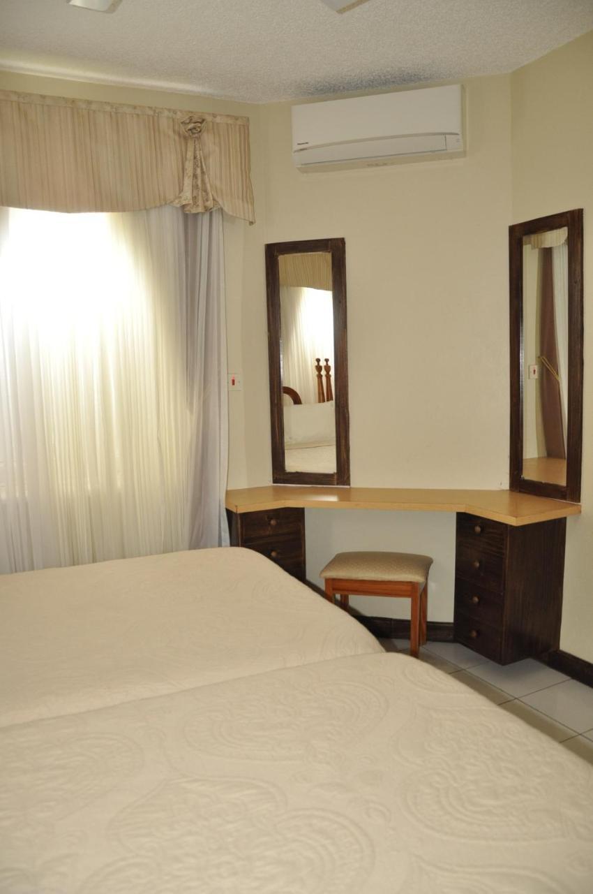 Beach Penthouse A25 Sandcastles Ocho Rios Kültér fotó