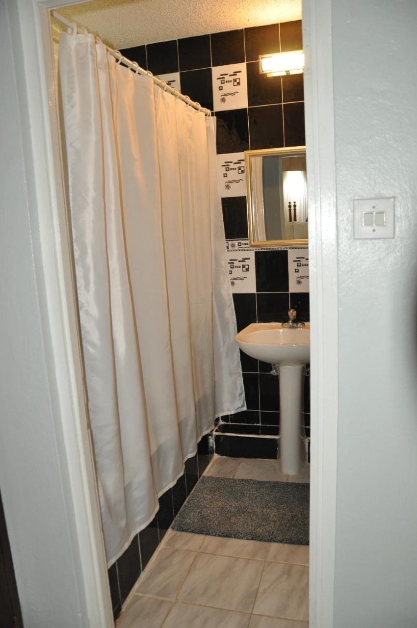 Beach Penthouse A25 Sandcastles Ocho Rios Kültér fotó