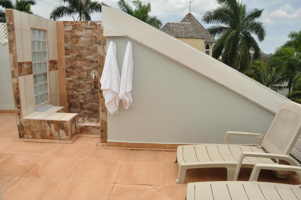 Beach Penthouse A25 Sandcastles Ocho Rios Kültér fotó