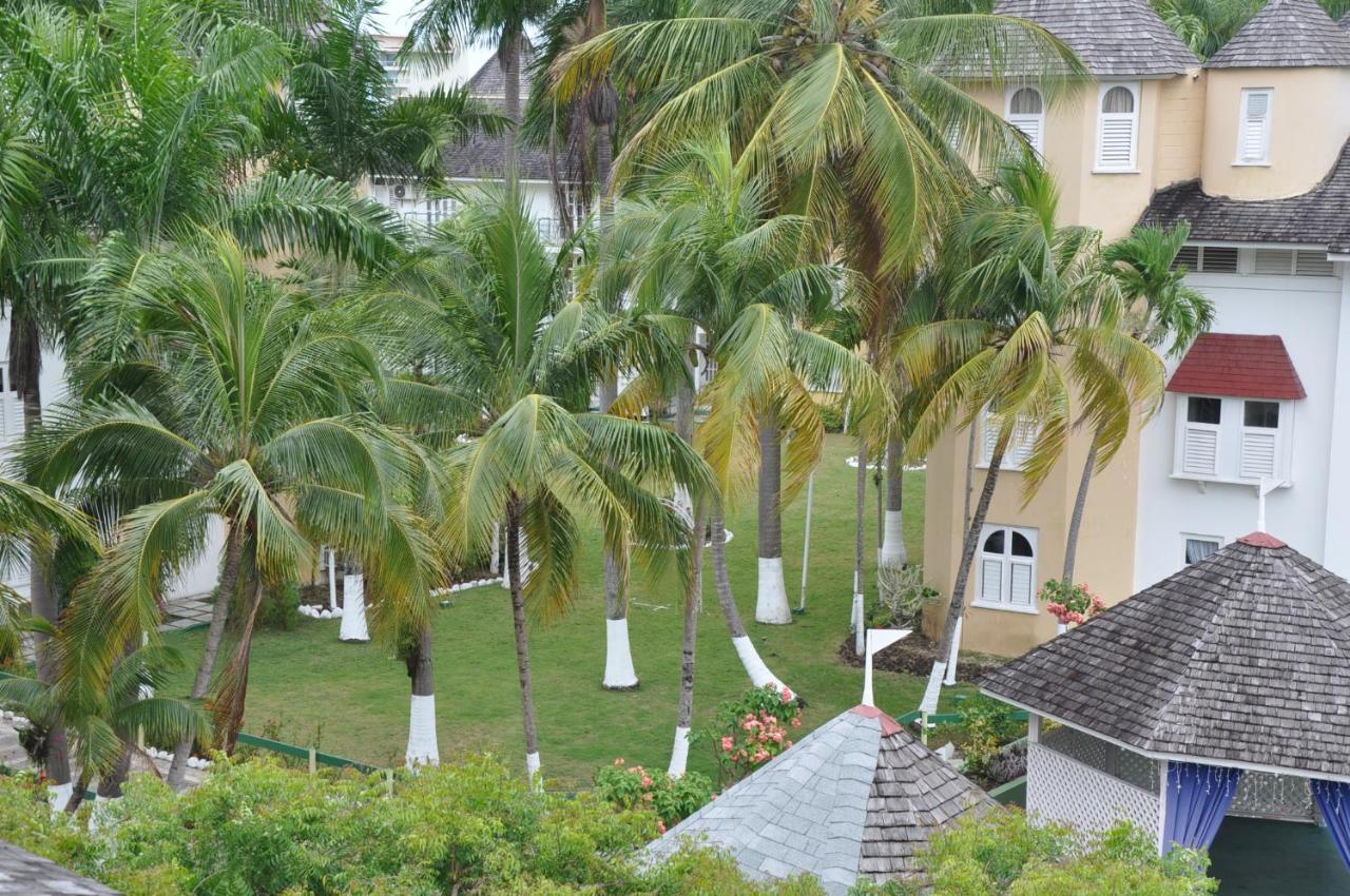Beach Penthouse A25 Sandcastles Ocho Rios Kültér fotó